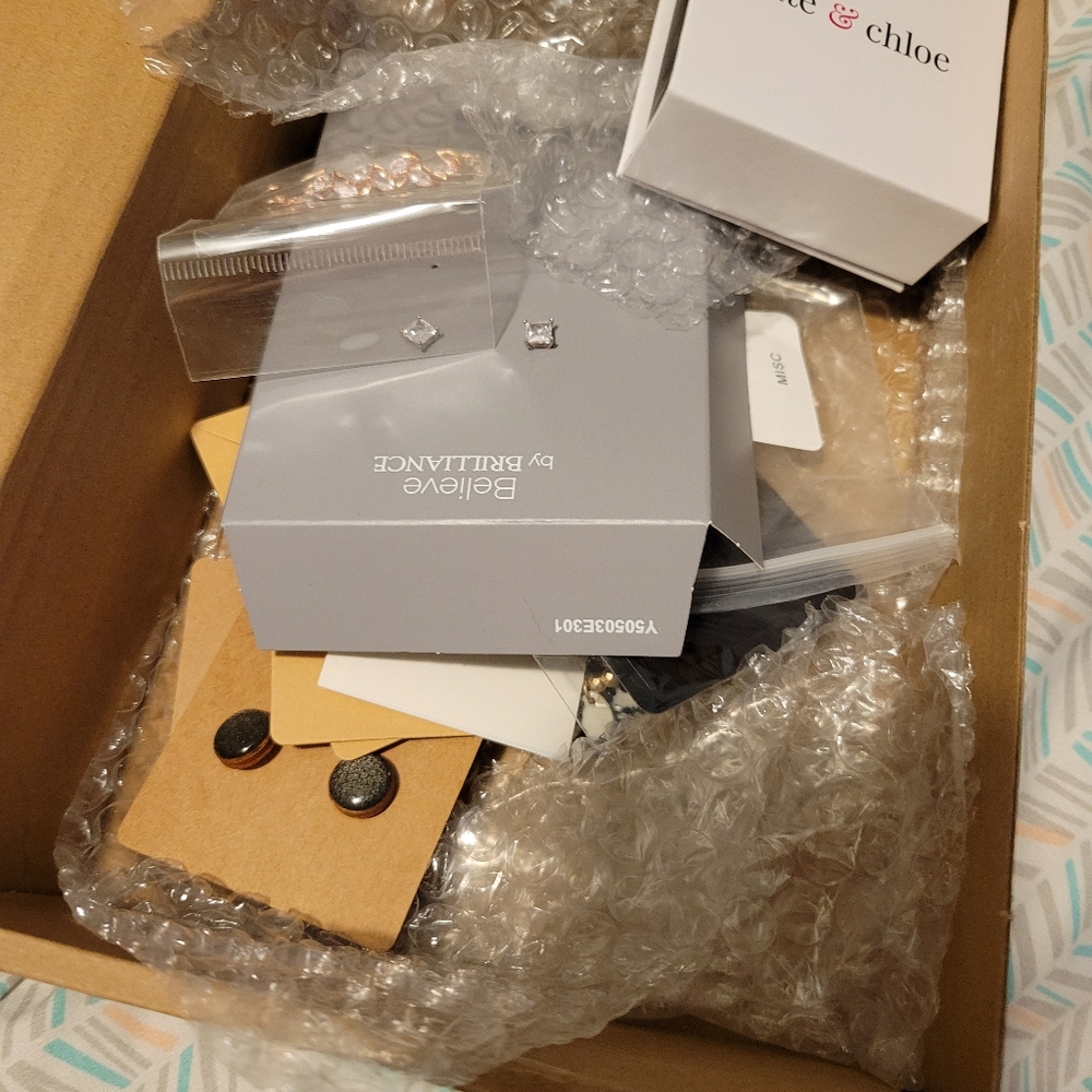 Box O' Jewelry - Picture 3 of 3